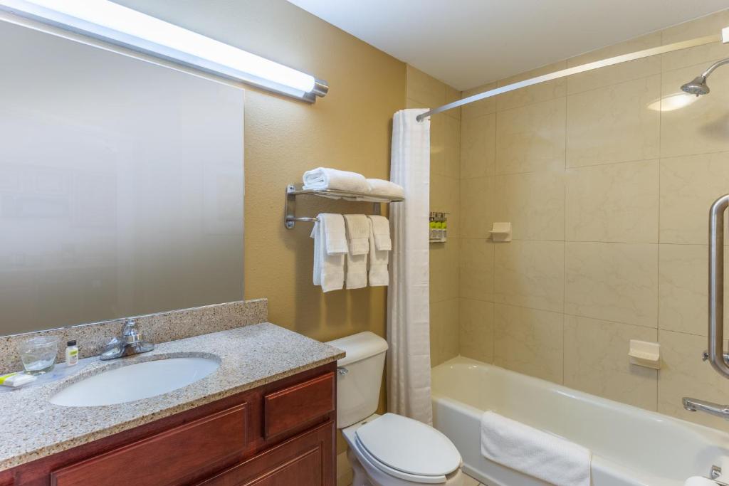 Candlewood Suites South Bend Airport, an IHG Hotel photo 2