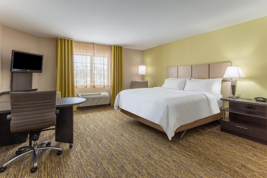 Candlewood Suites South Bend Airport, an IHG Hotel photo 3