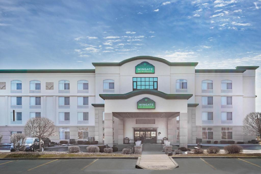 Wingate by Wyndham Tinley Park Room Type - Deluxe King Room - Non-Smoking