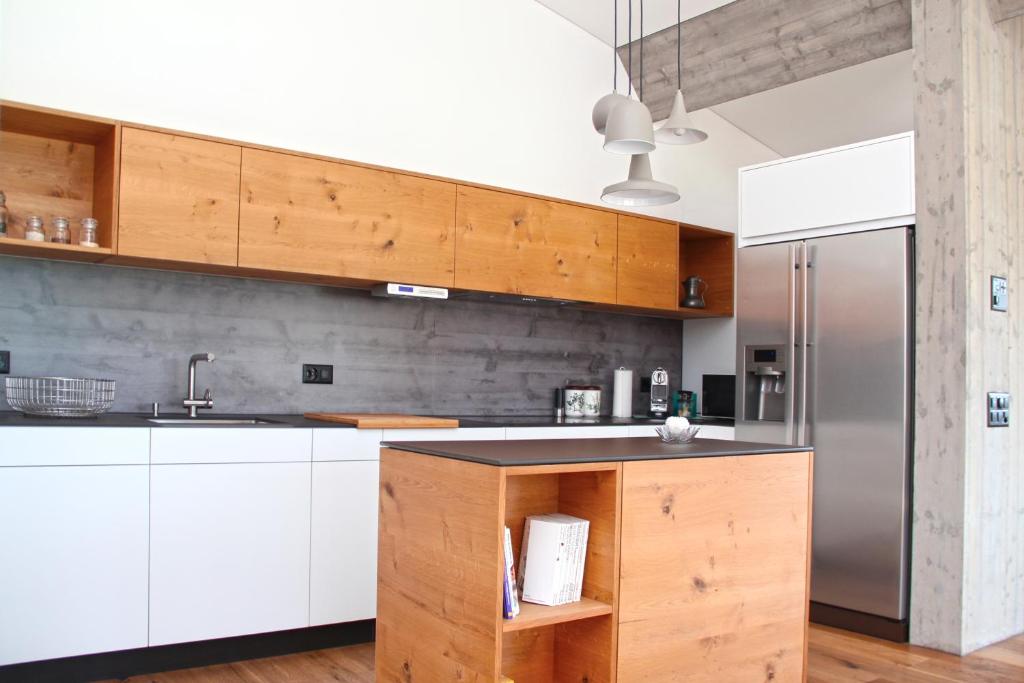 3,5 Zimmer Dachwohnung: Modern, komfortabel, zentral, mit Bergsicht photo 2
