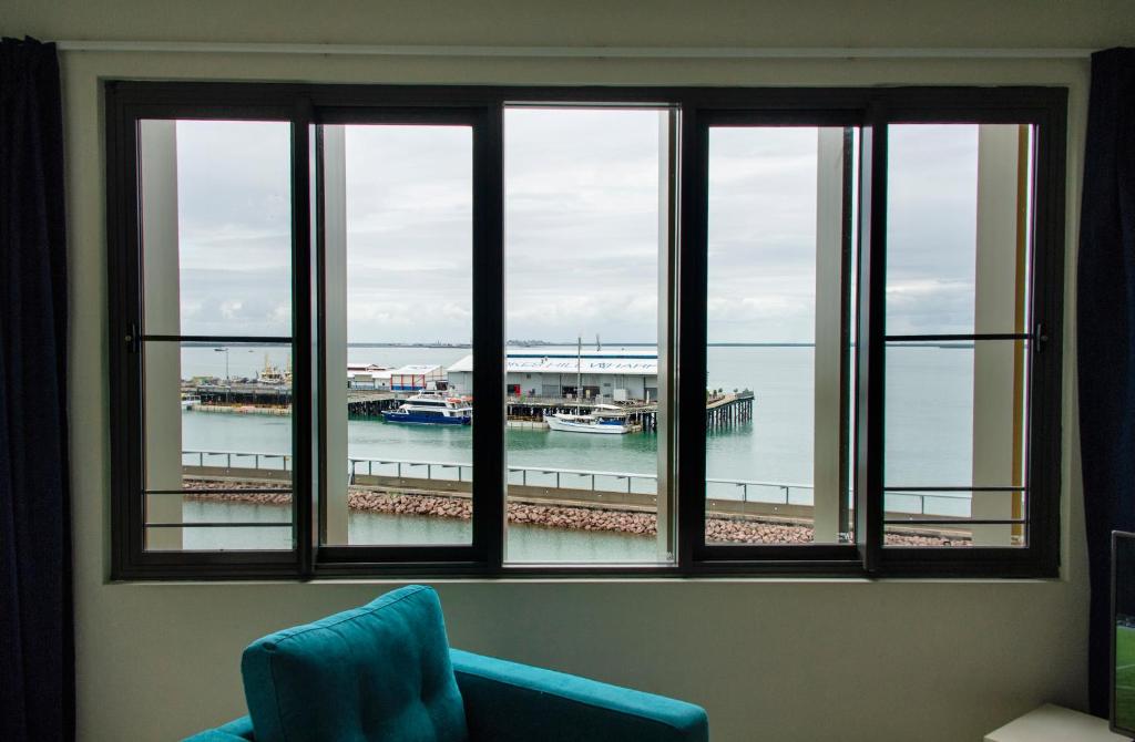 Absolute Waterfront - Tropical Sunrise Apartment Over The Water photo 3