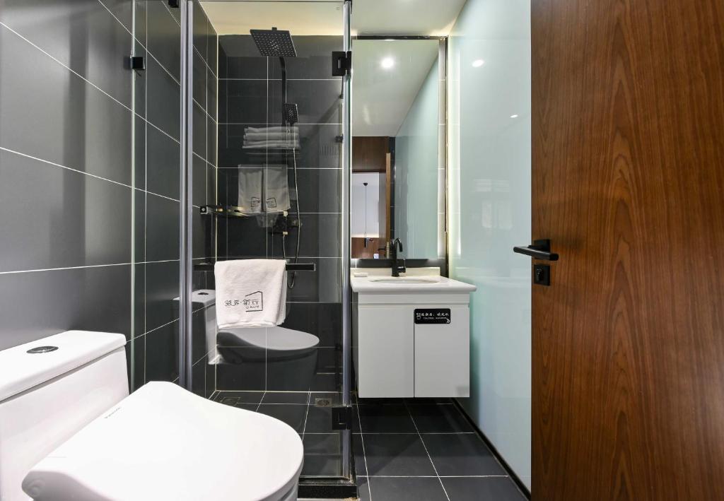 Семейный (Sunshine Balcony Family Room), Xiao Yuan Alley Courtyard Hotel