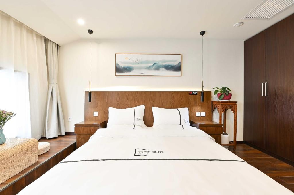 Семейный (Sunshine Balcony Family Room), Xiao Yuan Alley Courtyard Hotel
