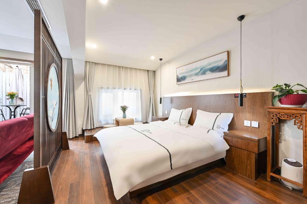 Семейный (Sunshine Balcony Family Room), Xiao Yuan Alley Courtyard Hotel