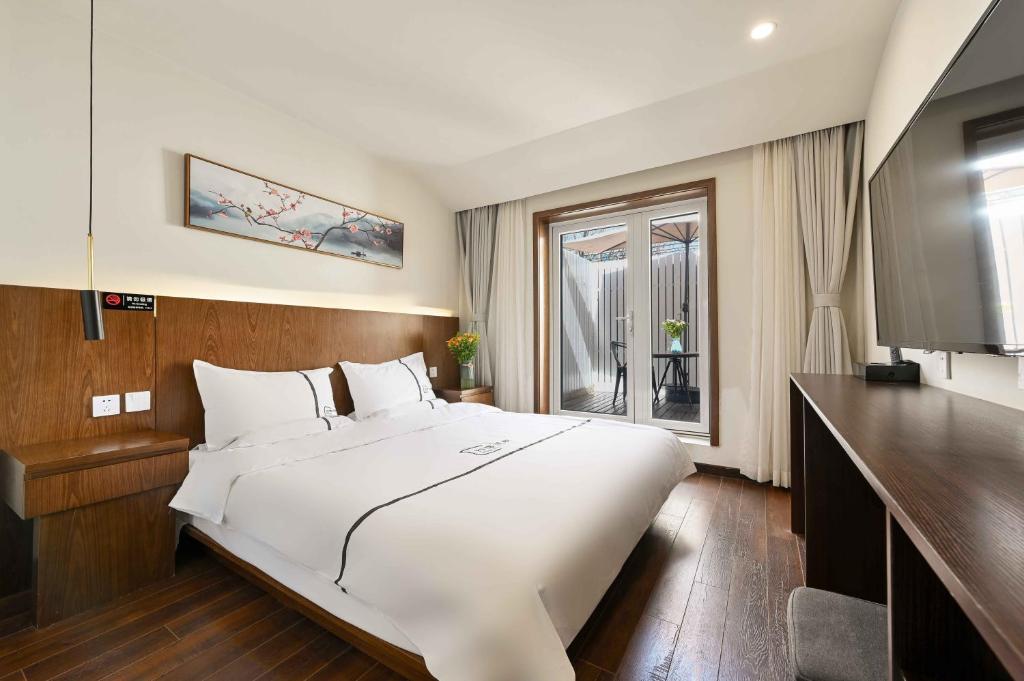 Двухместный (Sunshine Balcony Double Room), Xiao Yuan Alley Courtyard Hotel