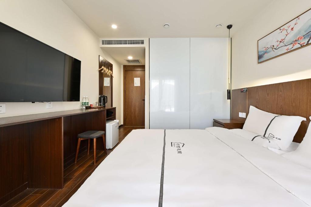 Двухместный (Sunshine Balcony Double Room), Xiao Yuan Alley Courtyard Hotel