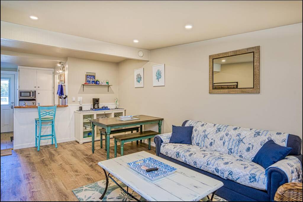 Clam Jam Condo image