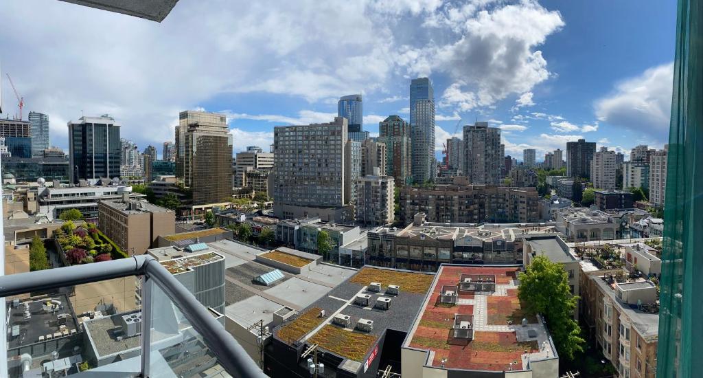 Your Vacation Home Downtown Vancouver photo 4