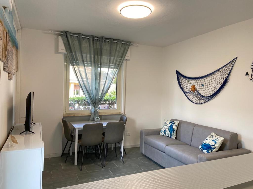 Appartamento completamente rinnovato, con giardino, a 100 mt dal mare photo 1