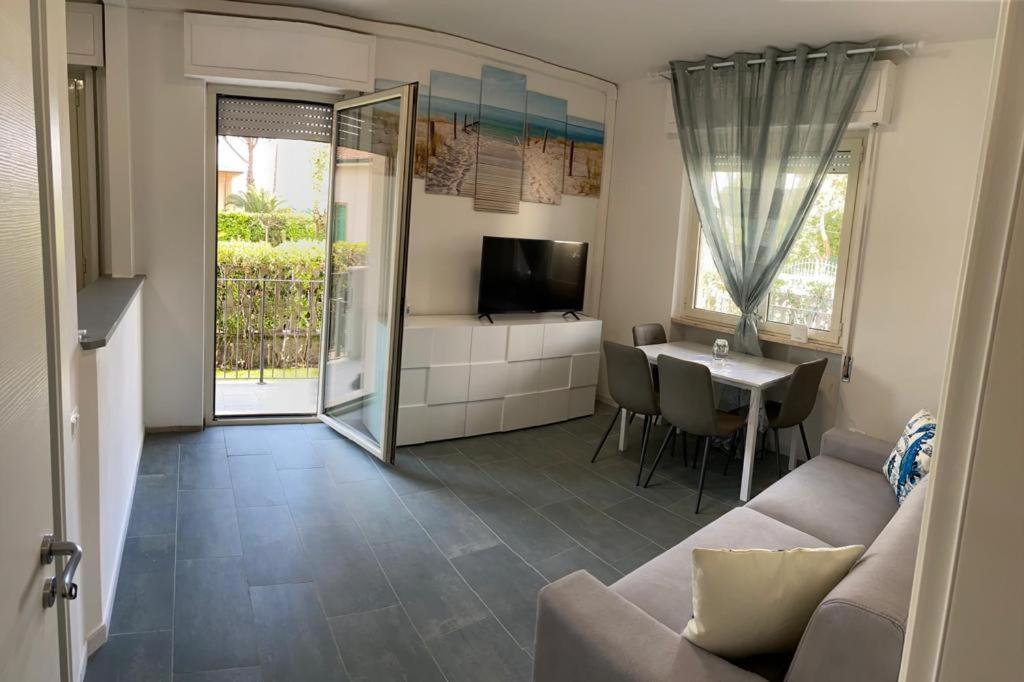Appartamento completamente rinnovato, con giardino, a 100 mt dal mare photo 4