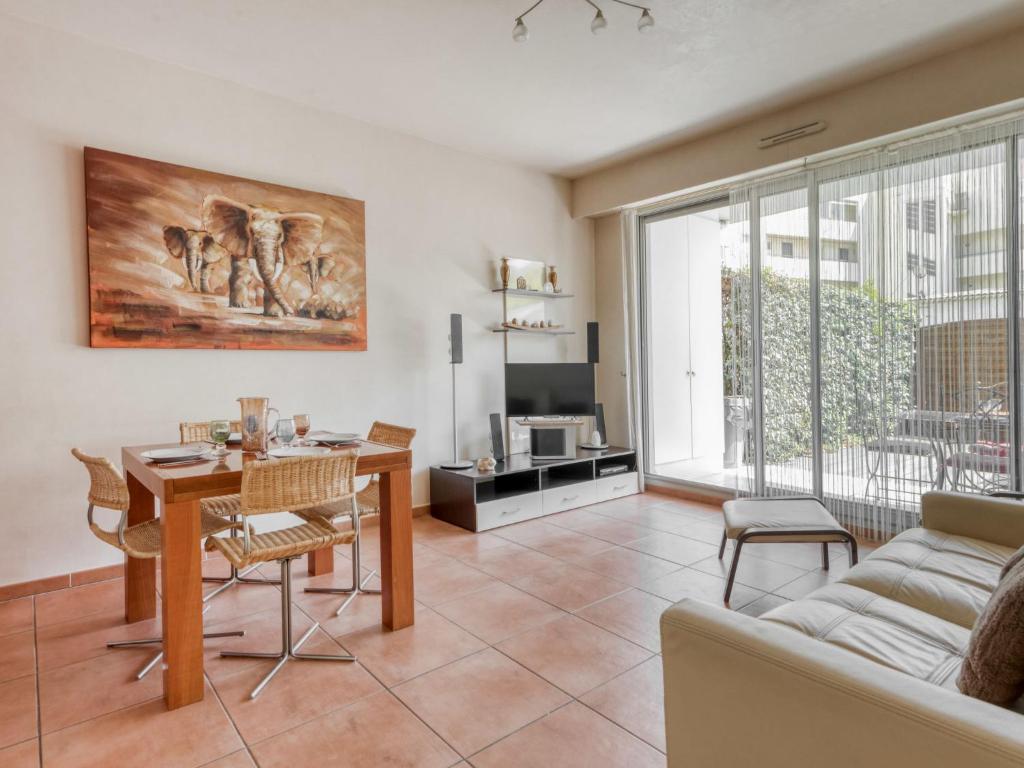Apartment Les allées du Cap-3 by Interhome photo 3