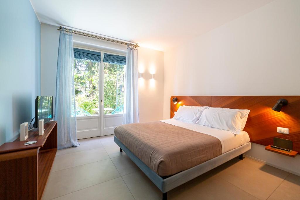 Le Stanze del Lago Suites & Pool - Tap to explore photos
