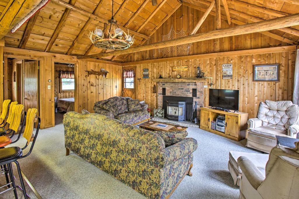 Rustic River View Cabin with Fire Pit, Games and Grill photo 4