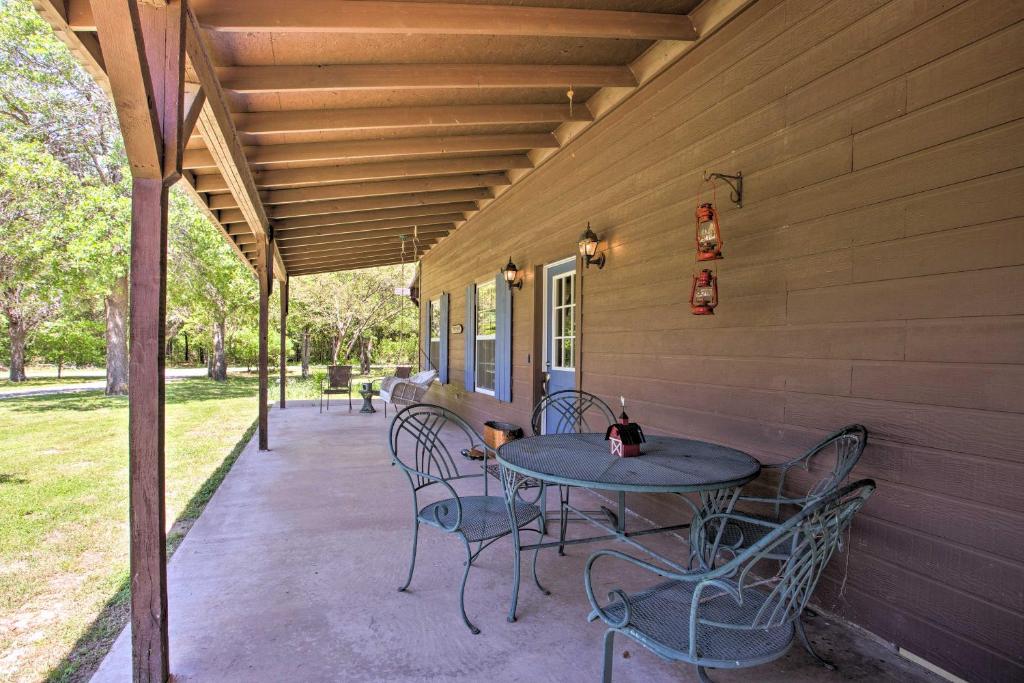 Beautiful Lake Murray Retreat Less Than 1 Mi to Lake! photo 1