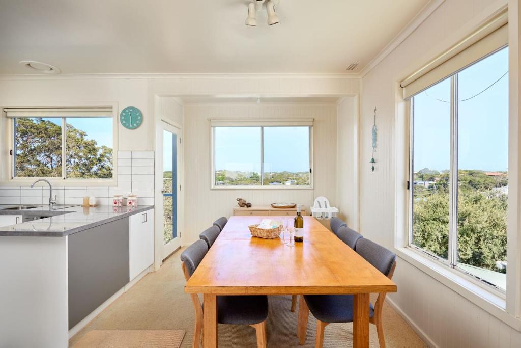 Bountiful views in Blairgowrie, Beach, wine, bliss photo 3
