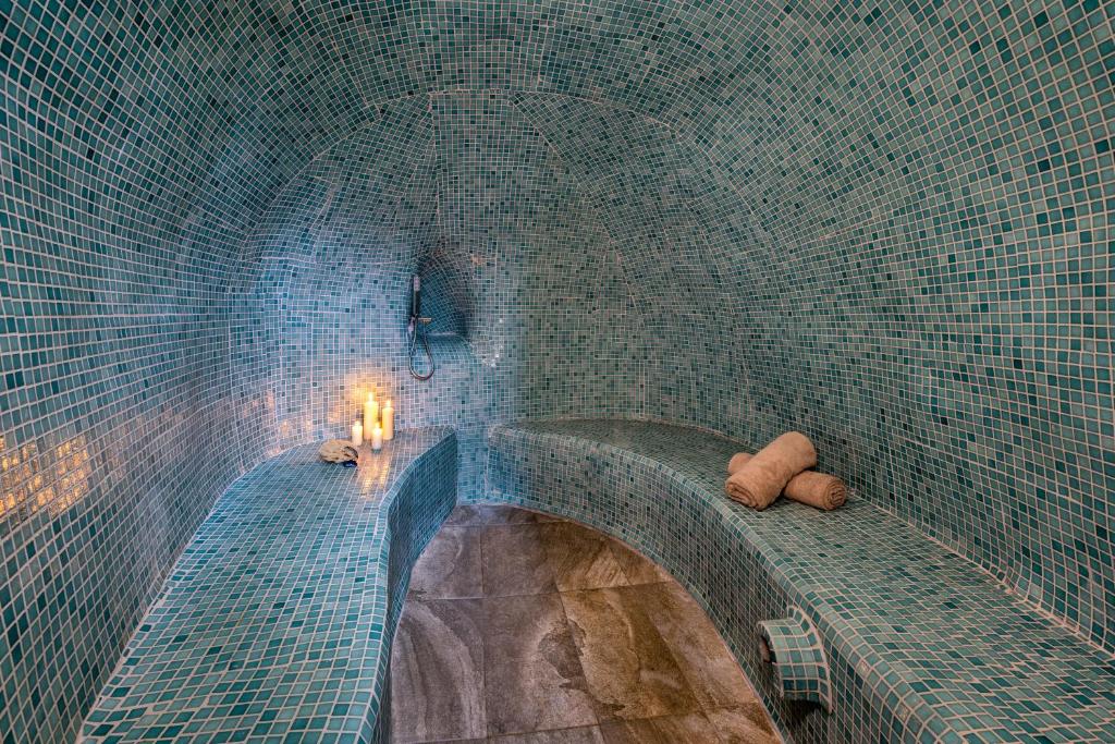 Mystagoge cave pool/jacuzzi, cellar and hammam photo 3