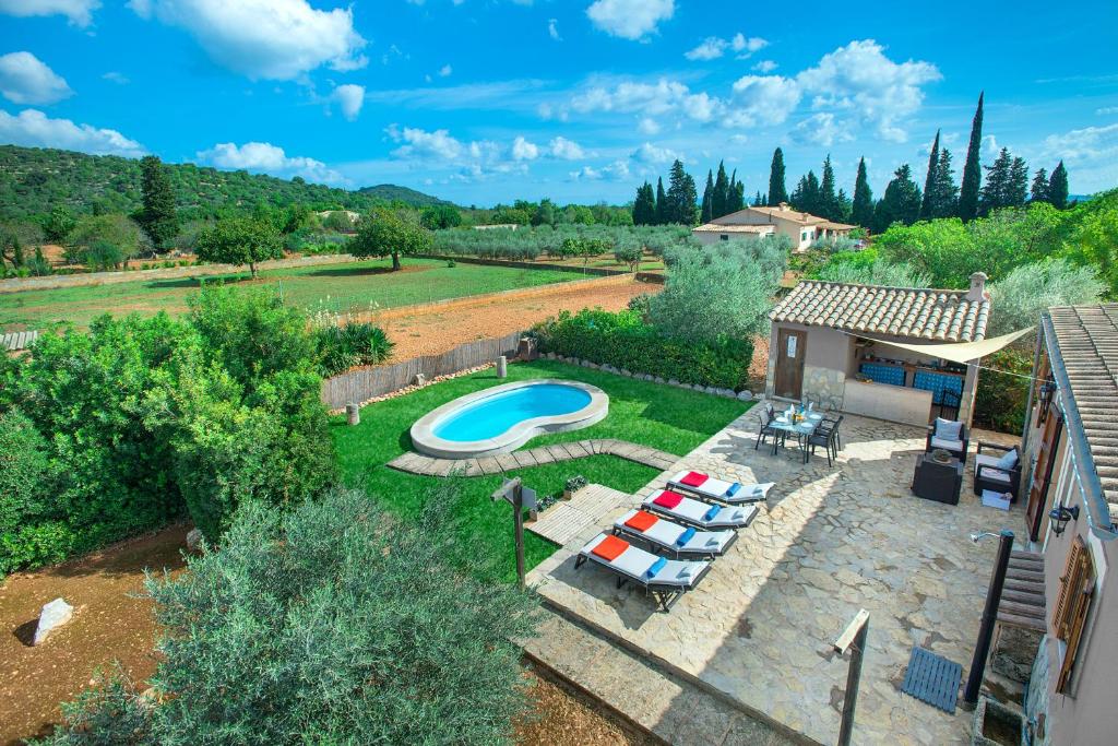 Owl Booking Villa Garreta - Rustic Stay with Mountain Views photo 4