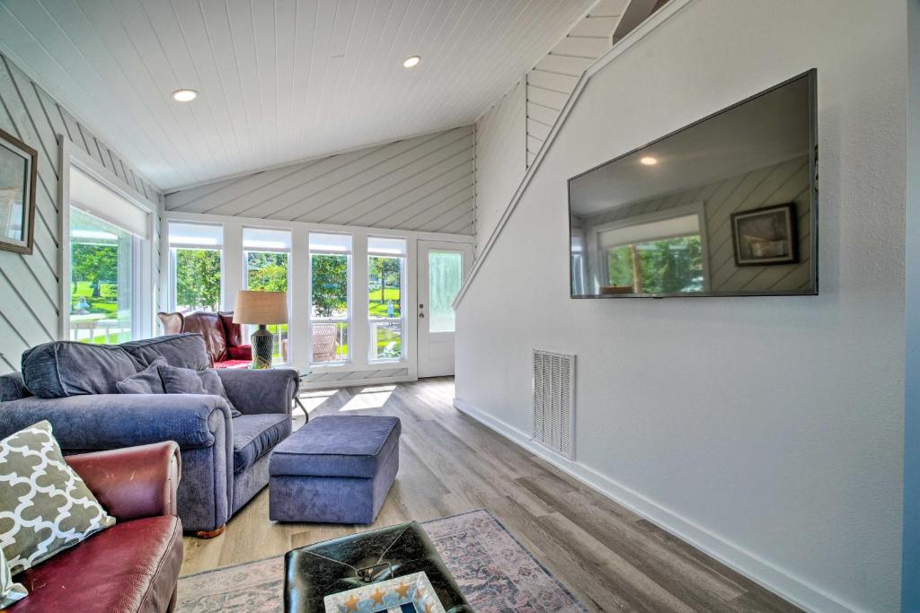 Bright and Breezy Home with Dock on Lake Conroe! photo 4