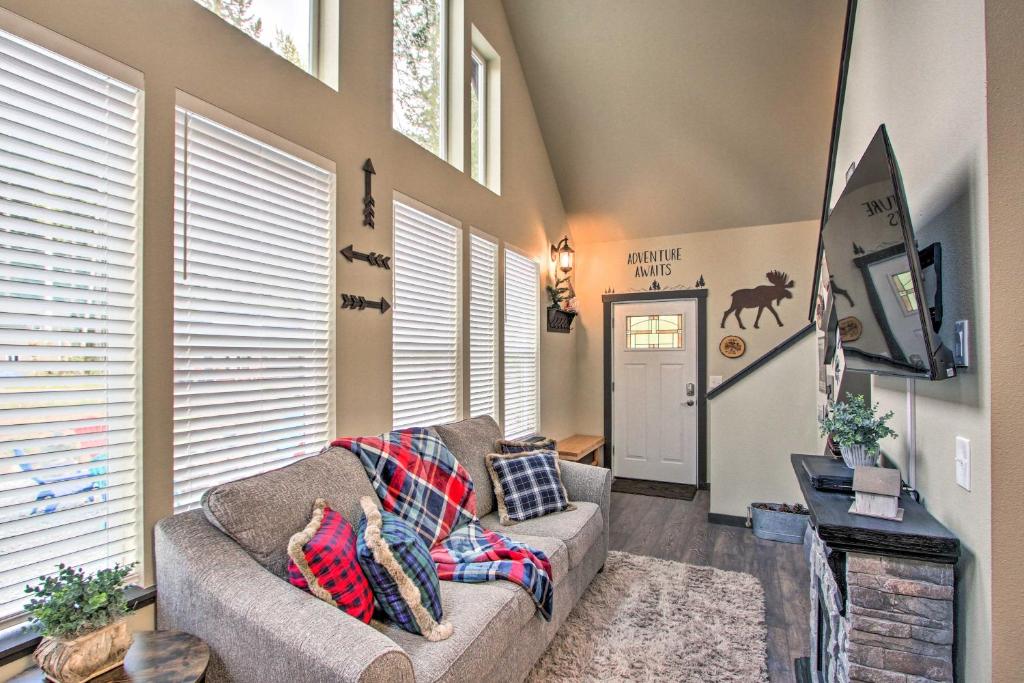 Cozy Cabin - 5 Miles to Mt Rainier National Park! photo 4