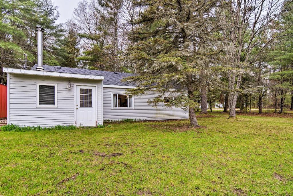 Gaylord Home with Fire Pit - 3 Mi to Otsego Lake! photo 1