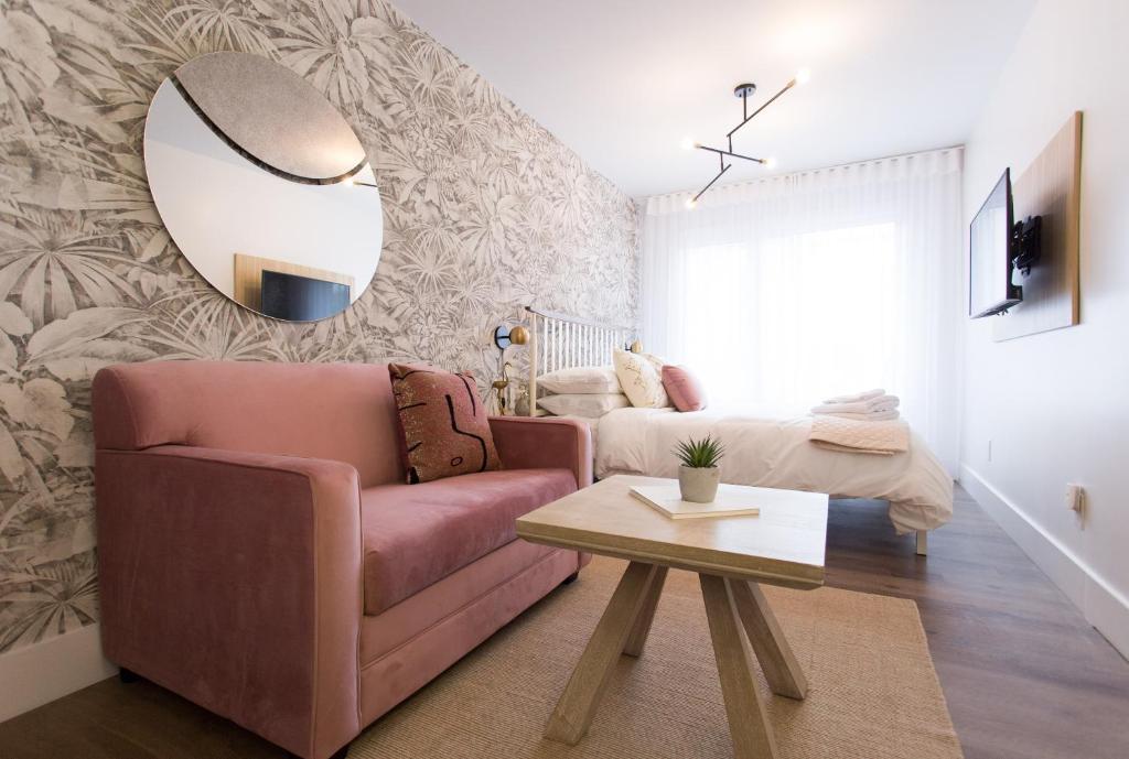 6768 - 302 · Perfect Business Trip Studio with Full Amenities by Denstays