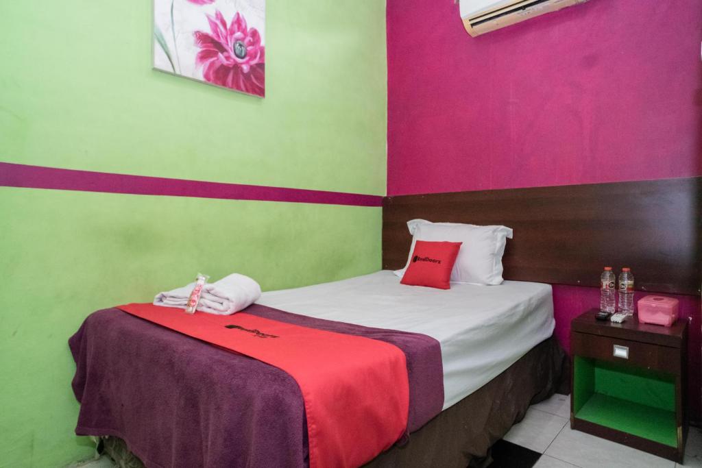 RedDoorz near Uniska Banjarmasin photo 2