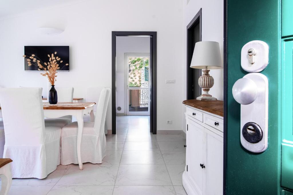 Edone' by PortofinoHomes photo 3