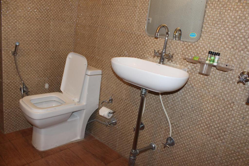 Двухместный (Стандартный номер с кроватью размера «king-size»), Sanskriti By Pacific Inn