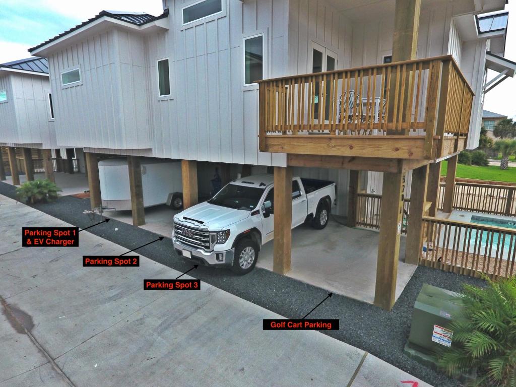 Gulf-View, New-Build w/ Pool, & EV Charging photo 1
