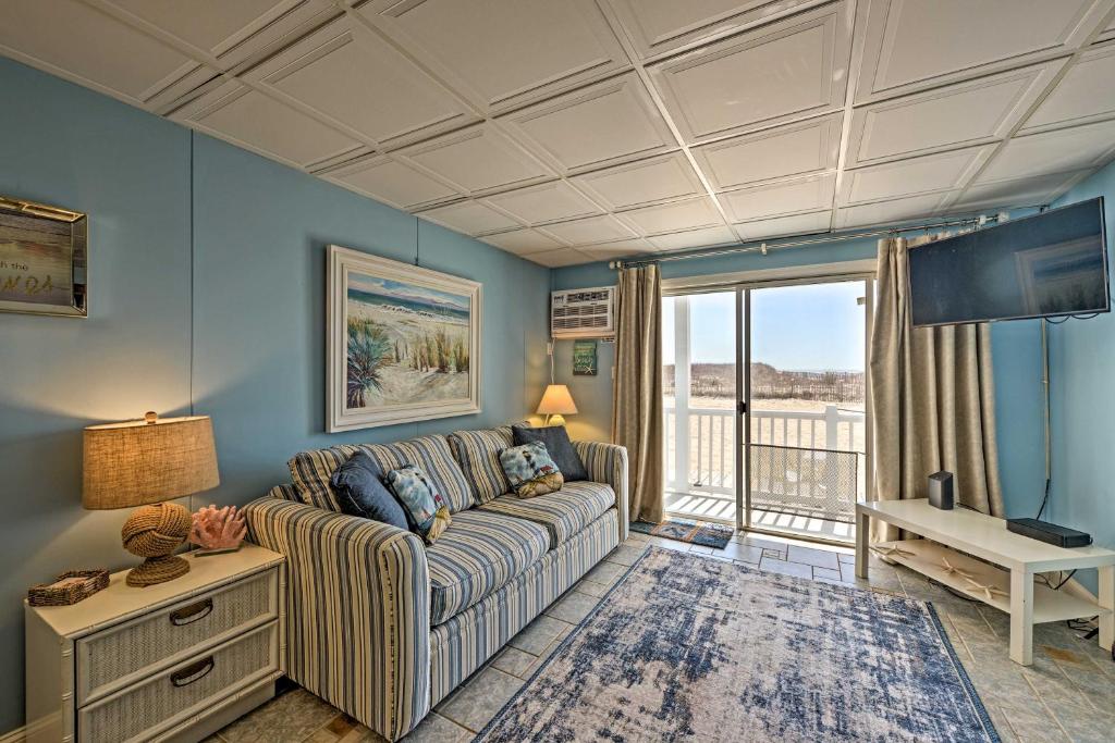 Bright Dog-Friendly Escape with Direct Beach Access!