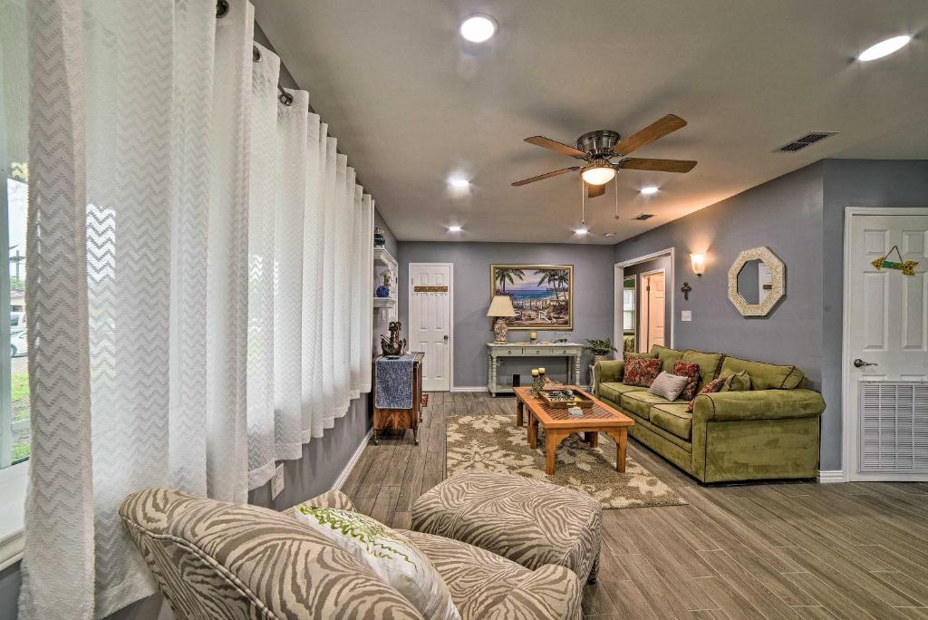 Port Isabel Home Less Than 4 Mi to South Padre Beach! photo 4