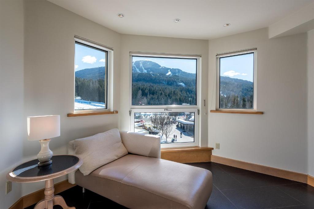 Amazing Ski in Ski out 3 Bedroom with Slope side Views photo 3