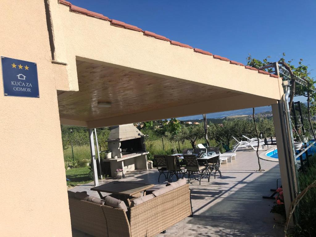 Holiday Home Rupotina with a large yard, pool and a beautiful view photo 2