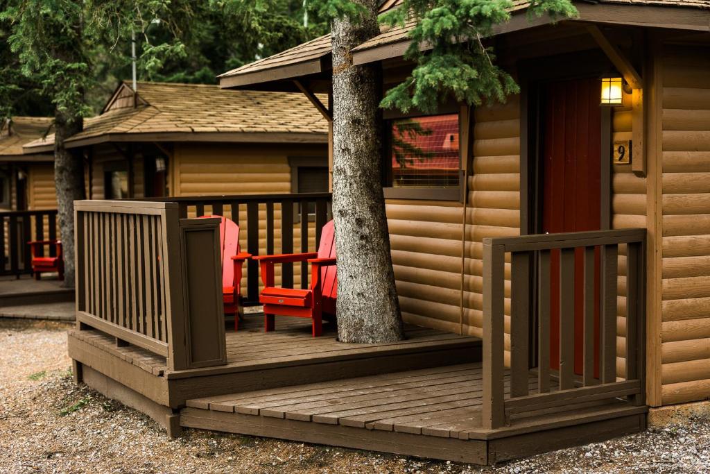 Pocahontas Cabins - Tap to explore photos
