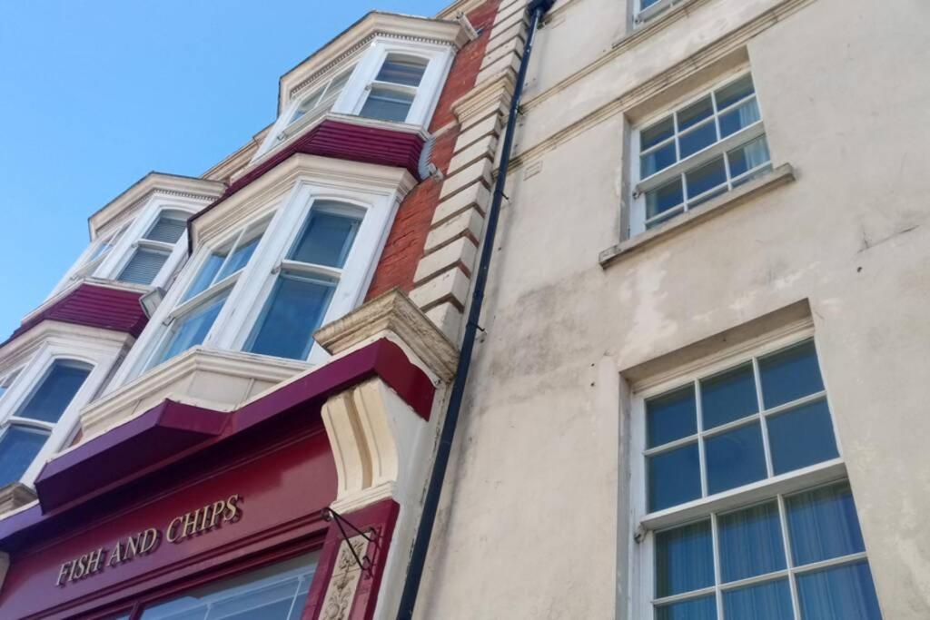 Amazing sea views ,brilliant location Apartment