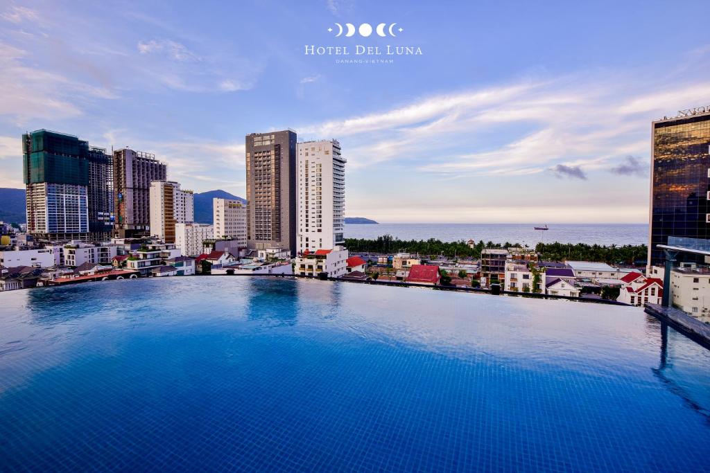 Hotel Del Luna