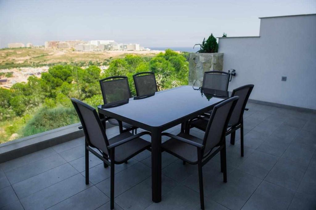 Light and Modern Sea View Apartment photo 3