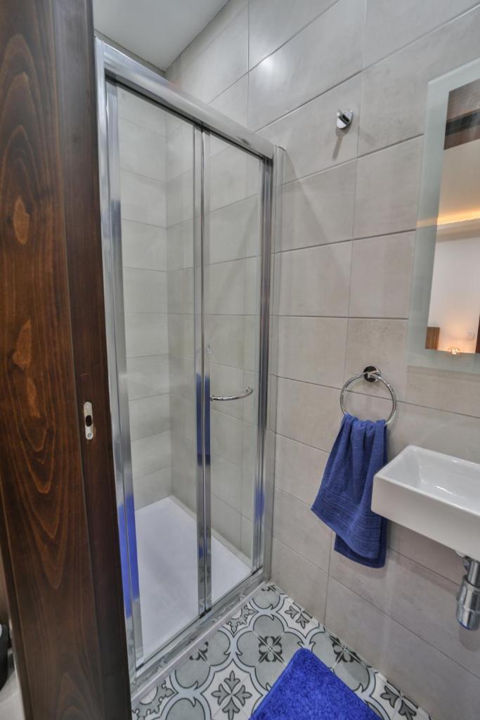 Apartment 5 Ashville Court photo 1