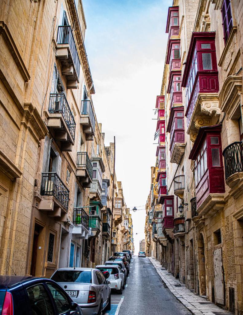 Coral Apartment (Valletta) - Tap to explore photos