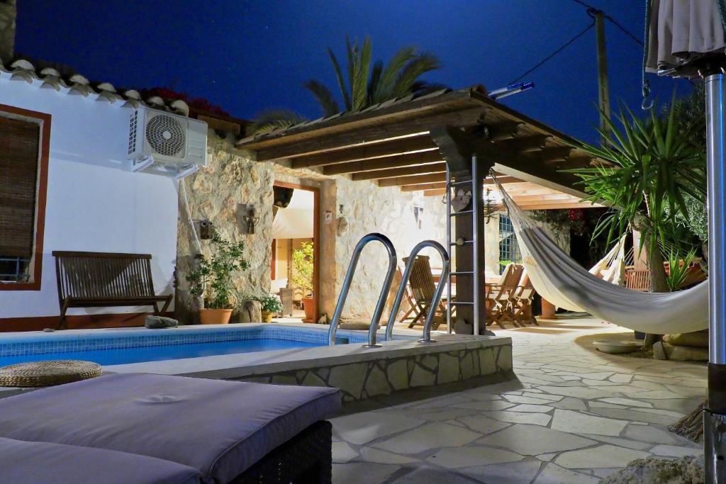 Dachterrassenzimmer in romantischem Landhaus mit Pool photo 3