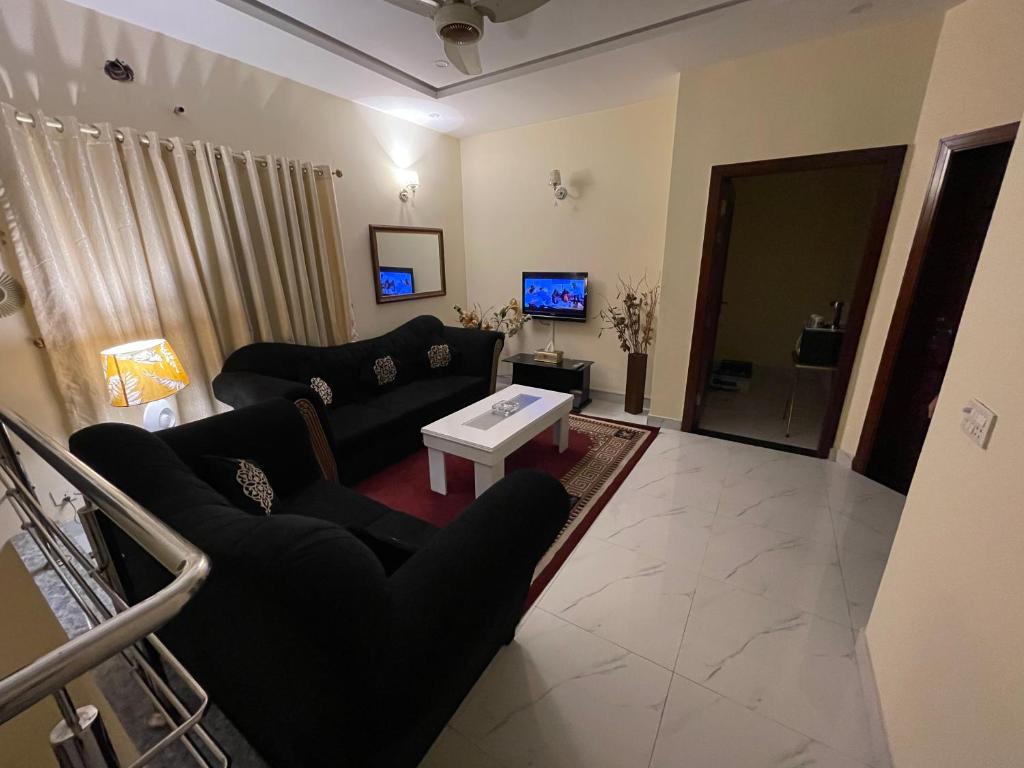 Lovely 1-Bed House in Lahore photo 2