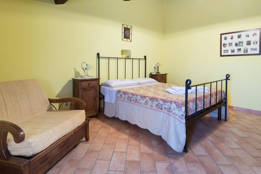 One bedroom house with city view enclosed garden and wifi at San Vitale photo 4
