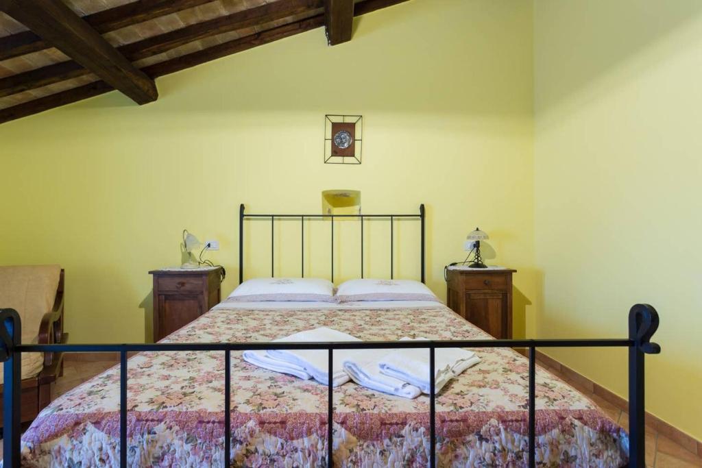 One bedroom house with city view enclosed garden and wifi at San Vitale photo 3