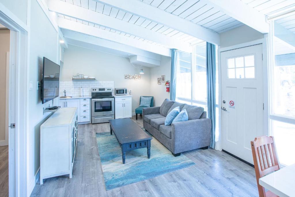 2BR Boutique Suite #8 photo 4