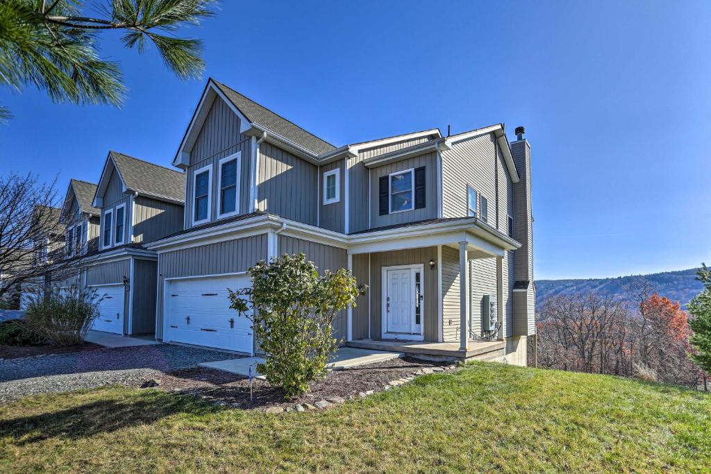 New ! Slopeside Townhome : WFH, Ski, Dine & Hike photo 1