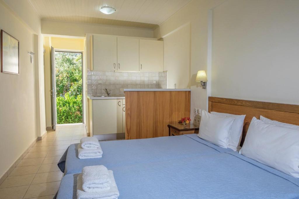 Студио (Номер-студио с видом на море), Mirabella Apartments