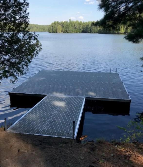 Large Luxury Lakefront Cottage Calabogie photo 3