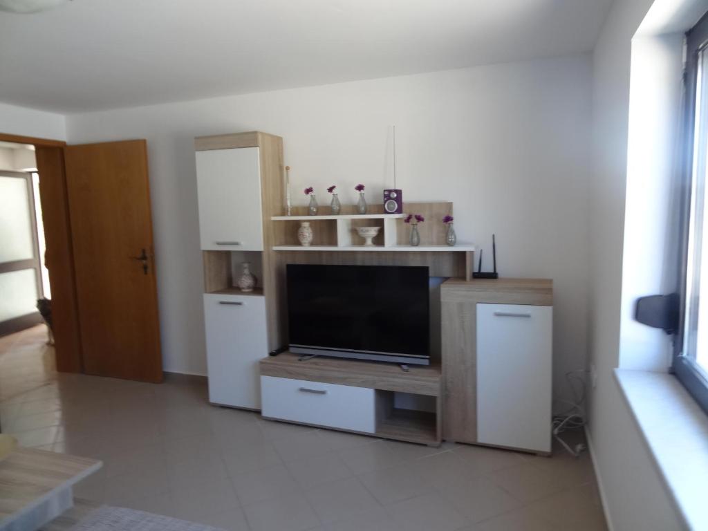 Modern island apartment with pool 80 meters from the sea A photo 2