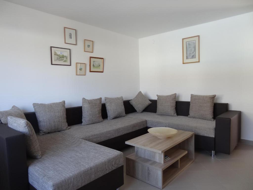 Modern island apartment with pool 80 meters from the sea A photo 4