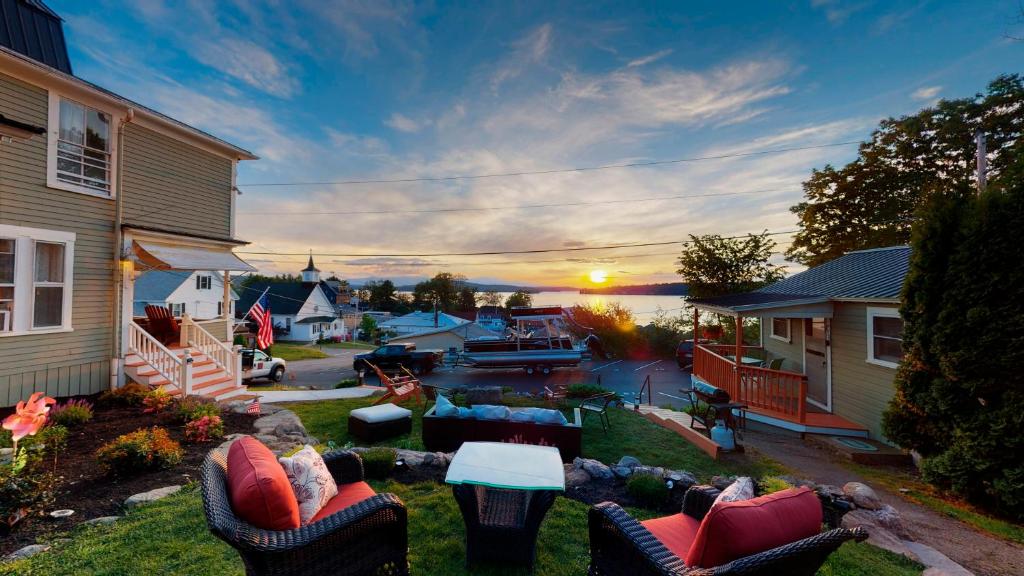 Lakeview House & Cottages image